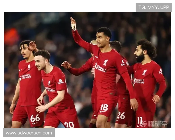 阿诺德重返安菲尔德引发球迷热议 重温昔日辉煌与荣耀时刻