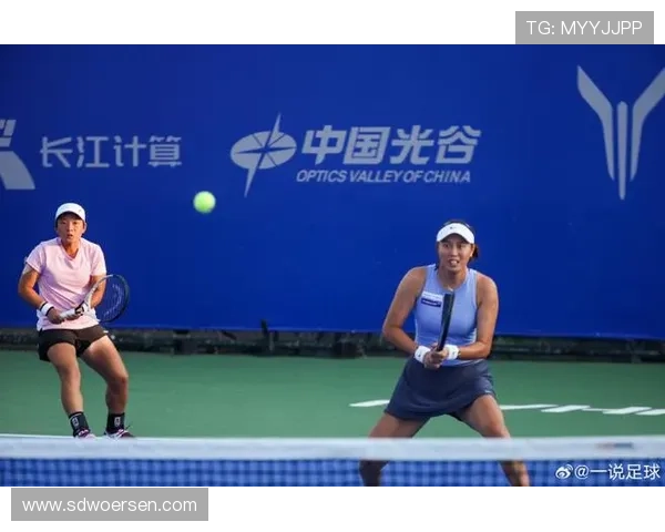 蒋欣玗与詹皓晴携手晋级网球女双八强展现出色配合实力