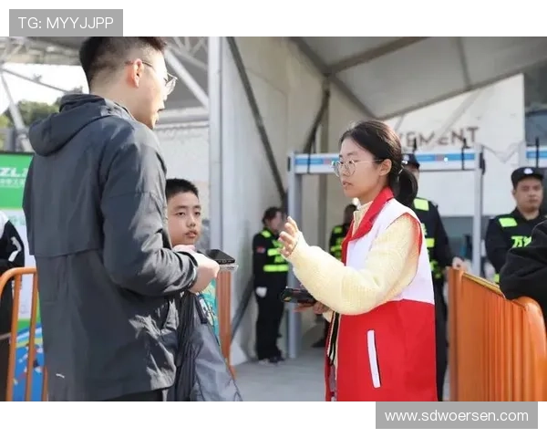 气温骤降决赛日选手赛服全面强化保暖设计创新亮点全景解读深度展